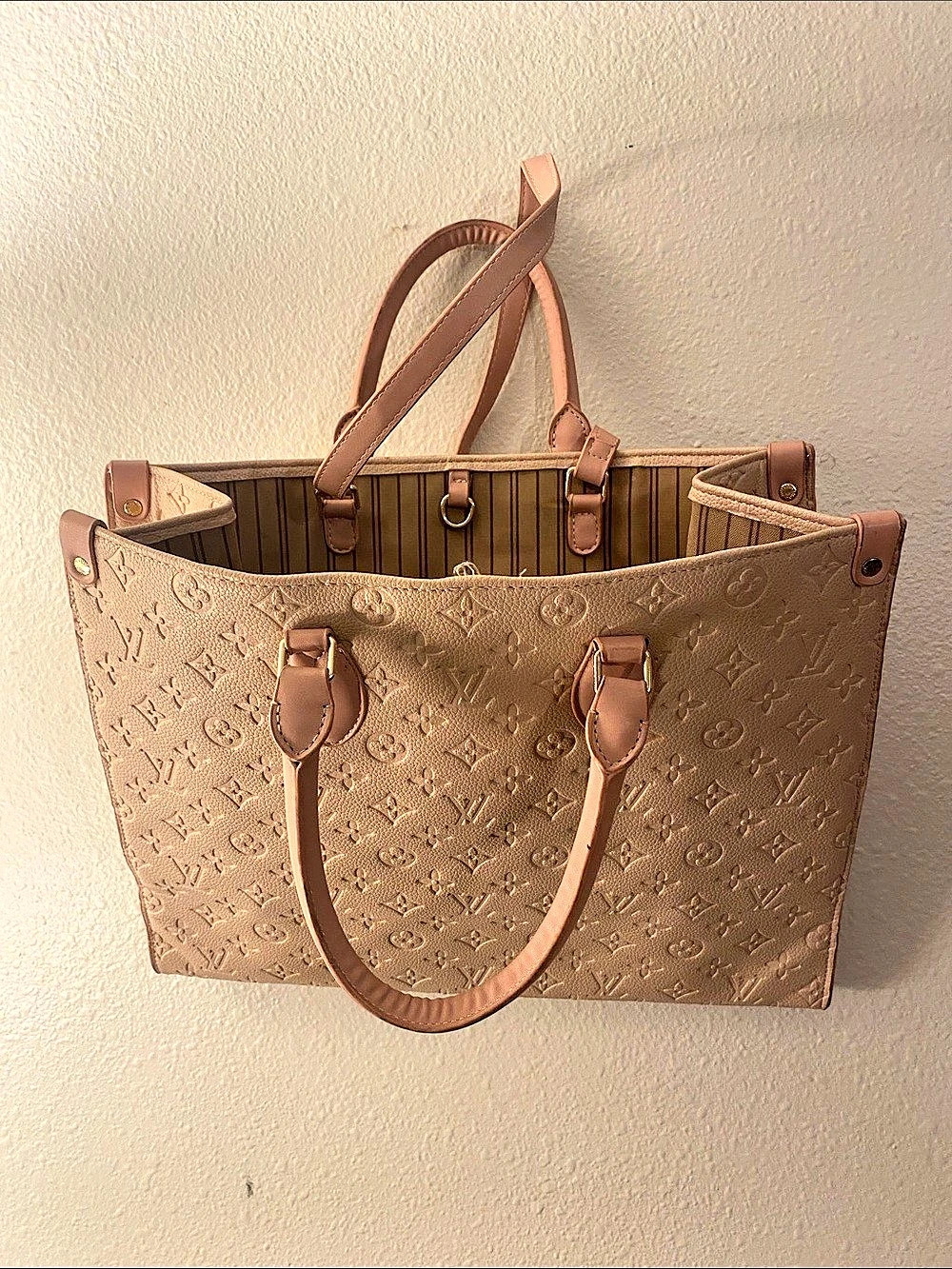 OnTheGo MM Monogram Tote in Pink & Brown pink boots size 9